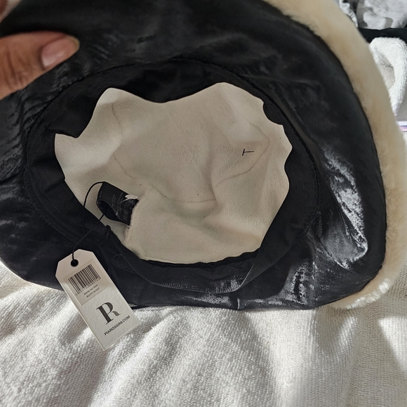 Rossini warm and up in style this hat brings flavor to your wardrobe brand new - Picture 4 of 4